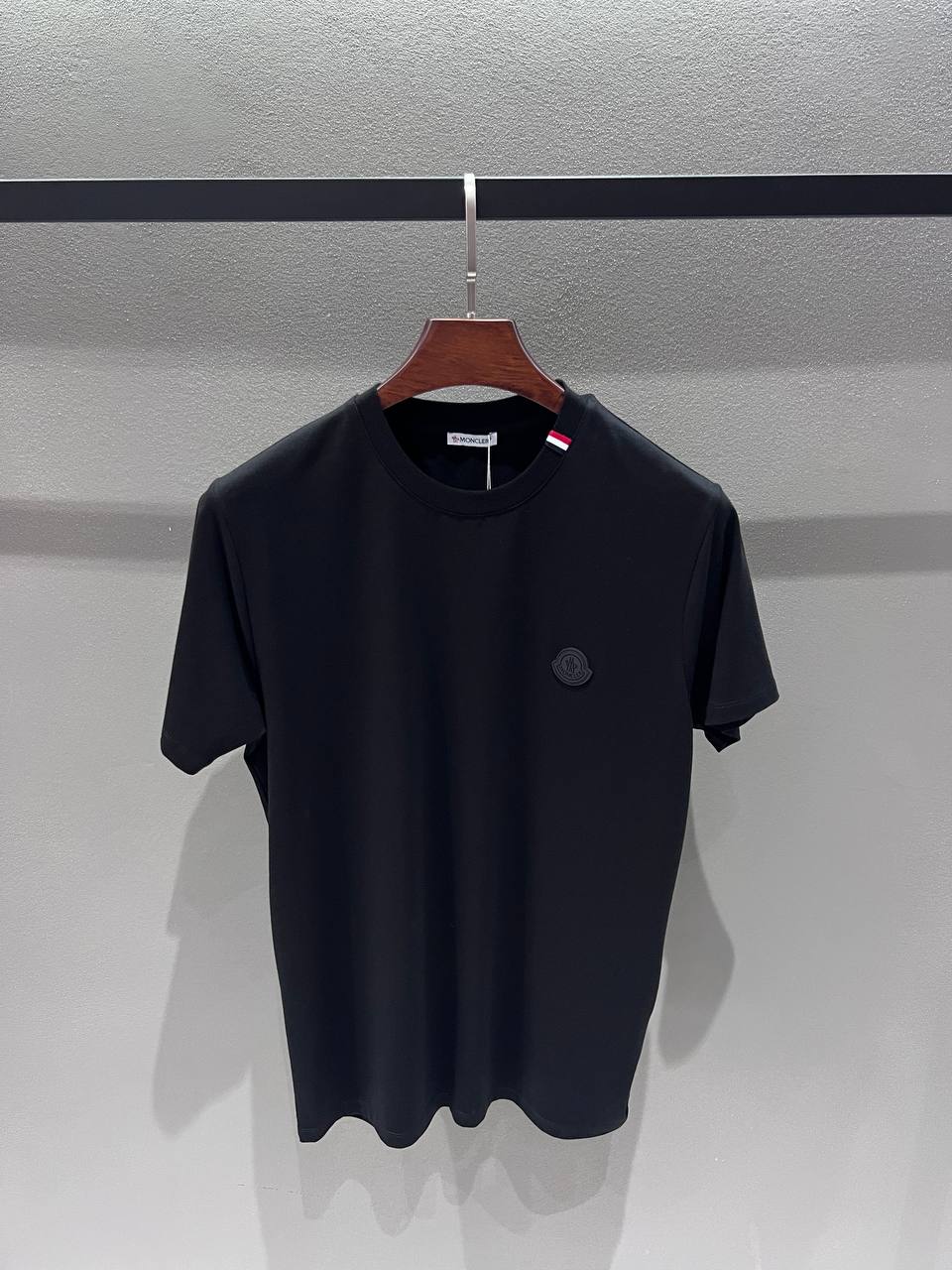 Moncler İthal Kumaş Siyah Renk Yaka Tişört